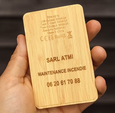 Gravure Laser sur batterie externe en bambou