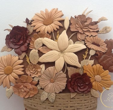 artesanato em madeira cesto de Flores em madeira esculpido à mão, peça com elementos detalhados, incluindo intársia