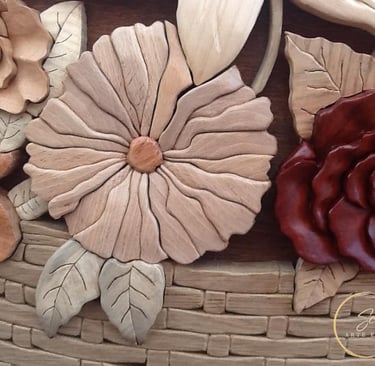 artesanato em madeira cesto de Flores em madeira esculpido à mão, peça com elementos detalhados, incluindo intársia