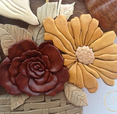 artesanato em madeira cesto de Flores em madeira esculpido à mão, peça com elementos detalhados, incluindo intársia