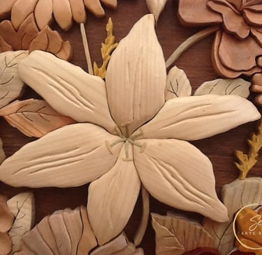 artesanato em madeira cesto de Flores em madeira esculpido à mão, peça com elementos detalhados, incluindo intársia