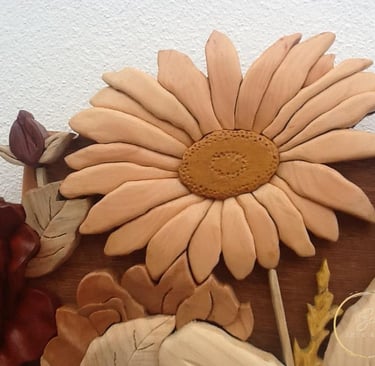 artesanato em madeira cesto de Flores em madeira esculpido à mão, peça com elementos detalhados, incluindo intársia