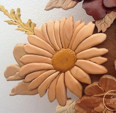 artesanato em madeira cesto de Flores em madeira esculpido à mão, peça com elementos detalhados, incluindo intársia