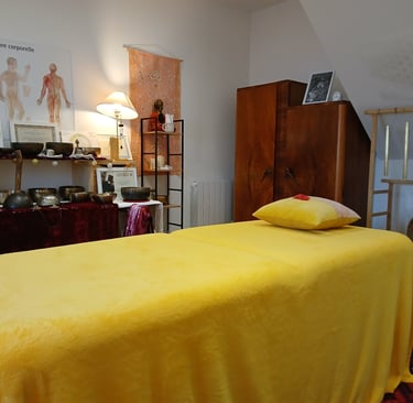 Photo du cabinet et de la table de massage