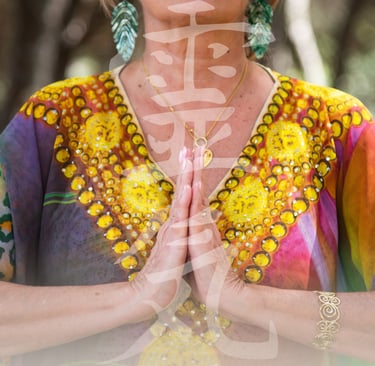 Mestre de Reiki em meditação com caracteres japoneses