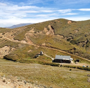 Woolshed Hut with the 4WD track in background