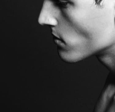 man showing his facial profile and nose, modelling rhinoplasty 