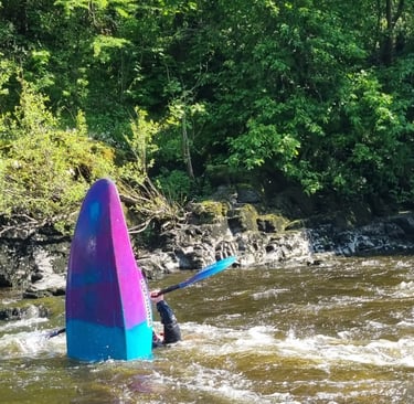 Taillee!! River Dee, Below Serpents, kayak