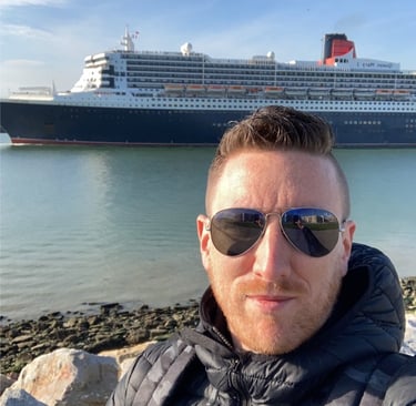 Love the liner, QM2 is so impressive