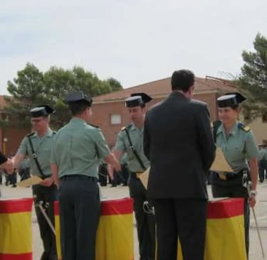 Ceremonia de entrega de despachos a guardias civiles recién graduados.