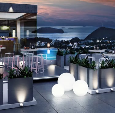terraza frente al mar con jardineras moderna iluminadas