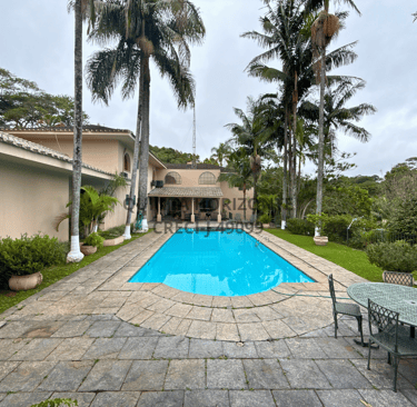 Aluga-se luxuosa mansão mobiliada - alto padrão