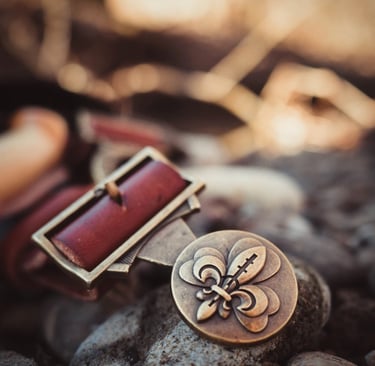 ceinturon scout illustrant des chants scouts