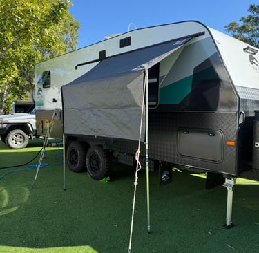 Durable privacy screen for caravans, designed for shade, wind protection, and added comfort