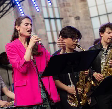 Franziska Graz mit dem Hermeto Pascoal Ensemble in der Katharinenruine Nürnberg