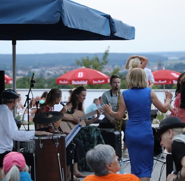 Franziska Graz präsentiert den Brasilianischen Abend am Eckert Beach