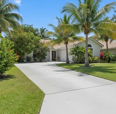 Clean and wide Concrete Driveway in Plantation, FL