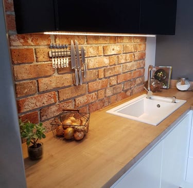 autentiškas klinkeris interjere, ekologiška apdaila