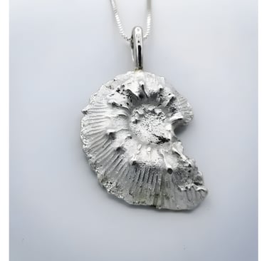 This class covers Sand Casting, Cuttlefish bone casting, Sand Casting, Water casting, Mountain Gems