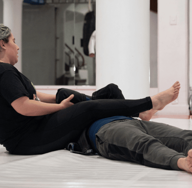 mujer practicando jiujitsu en narvarte para defenderse