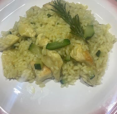 riso e pollo al curry con zucchine