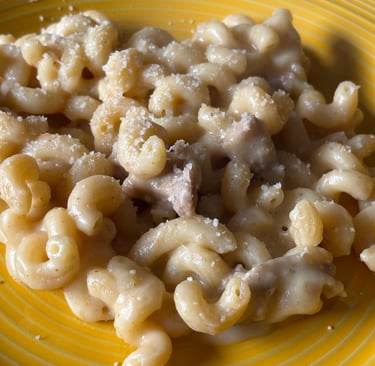 Riccioli con crema di patate e salsiccia