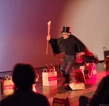 David Noir en Mr Hyde dans la performance "T'es toi" au Générateur | Photo Bernard Bousquet