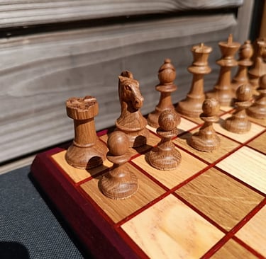 Jeu d'échecs réalisé artisanalement et à la CNC