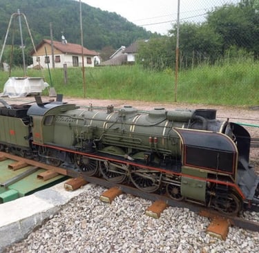 La Pacific 231 sortant du pont tournant