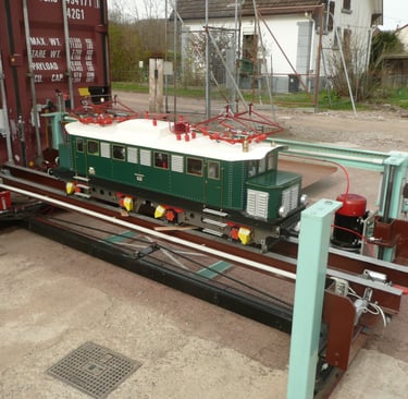 Déplacement d'une loco sur le Pont Transbordeur