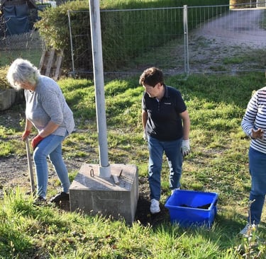 Bénévoles en pleine Plantation