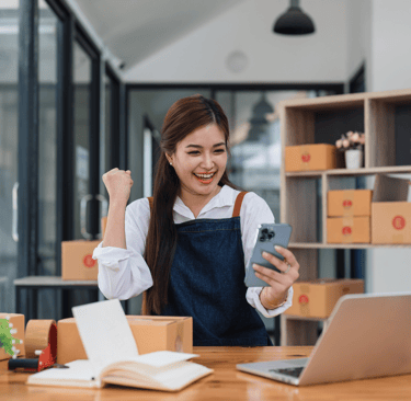 Empresaria festejando bons resultados