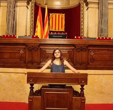 Fotografía de Ana Gómez en el Parlament de Catalunya