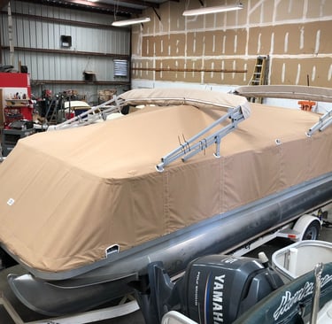 Pontoon snap down boat cover