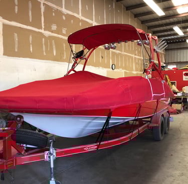 Boat cover for ski tower with draw string.