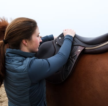 Saddle fitter saddle jumping saddle