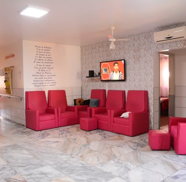 Sala de Estar com TV e Ar Condicionado