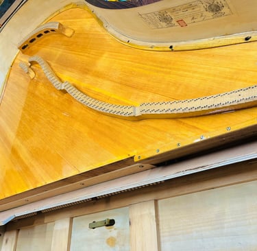Vernissage piano table d'harmonie