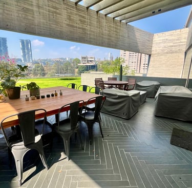Terraza de casa junto al campo de golf en Bosque Real