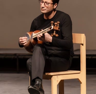 Ghasem Rahimzadeh performing Tar