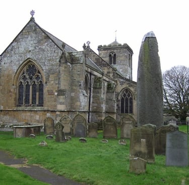 by-sa/2.0>,Rudston Monolith and All Saints Church by JThomas, CC BY-SA 2.0 <https://creativecommons.org/licenses/ via Wikimed
