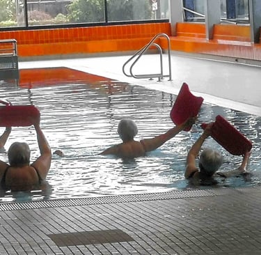 Schwimmhalle Wasser Gymnastik Senioren Schwimmen