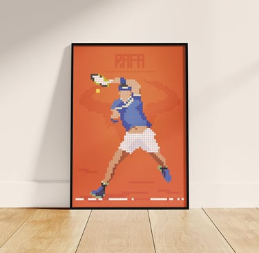 Poster tenis înrămat, cu Rafael Nadal, pe fundalul de zgură de la Roland Garros.