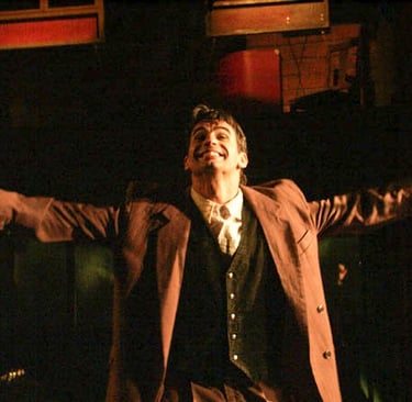 Ator Fabiano Medeiros - Teatro - "Pessoas Invisíveis", "Armazém Companhia de Teatro"