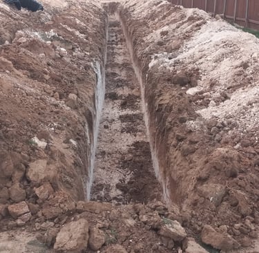 Trench excavation perfectly level by Red Dirt Ditching and Septic LLC Wolfforth, Texas. 806-782-5800