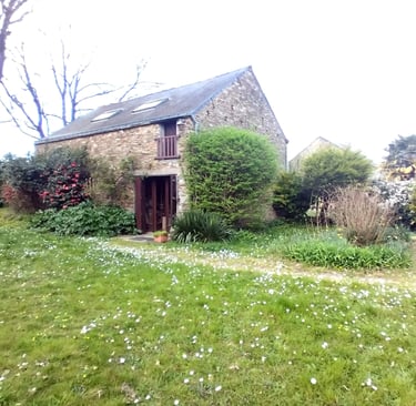 Atelier d'artiste -  art contemporain - maison vieille pierre