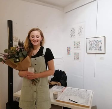 Artiste peintre avec un bouquet de fleur, art abstrait