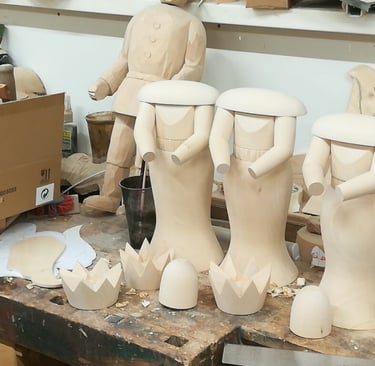 große gedrechselte Holzfiguren für eine Weihnachtspyramide
