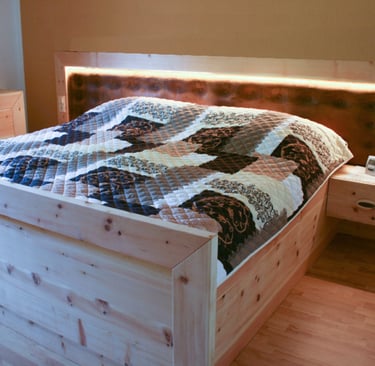 gesund schlafen: Doppelbett aus Zirbenholz