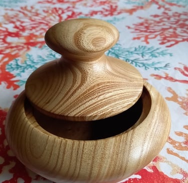 Boite avec couvercle en noyer